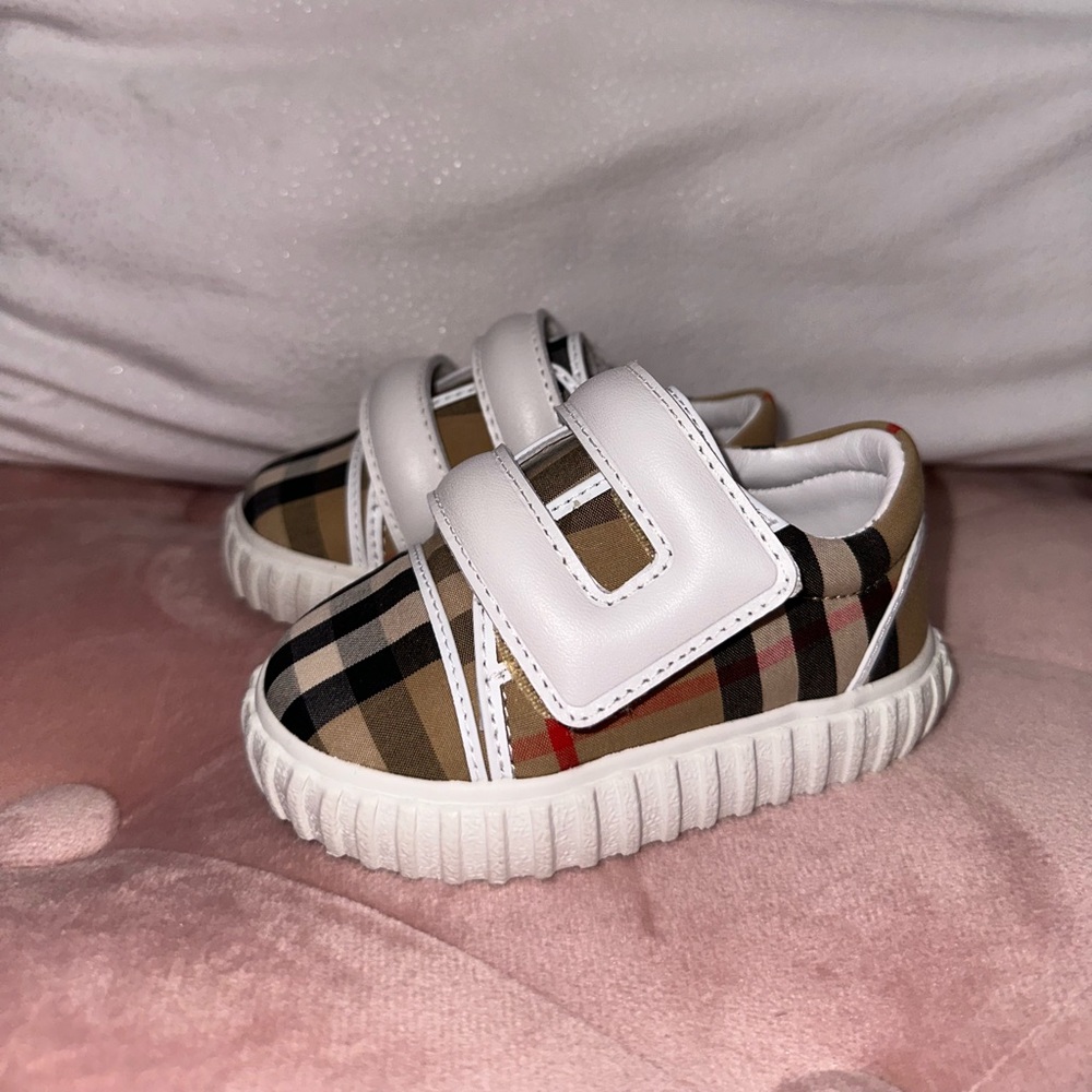 Burberry baby sneakers